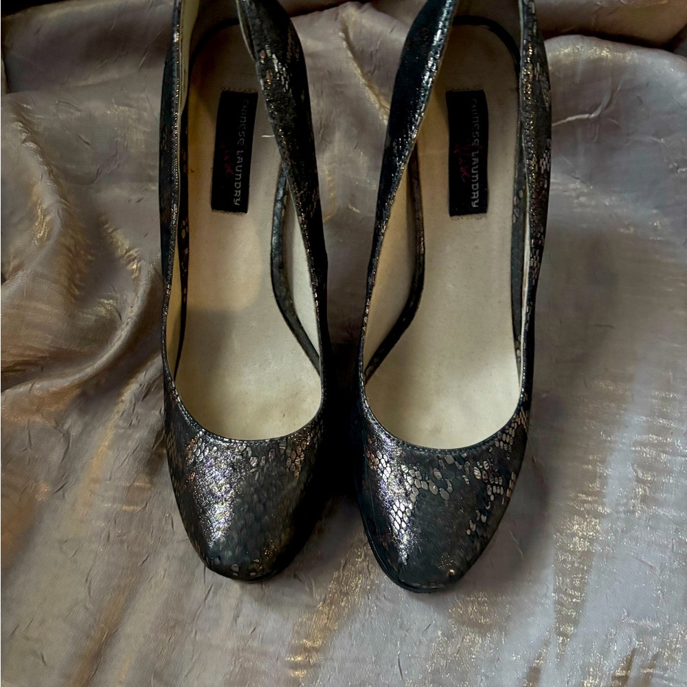 5" metallic heels with 2" platform in size 9